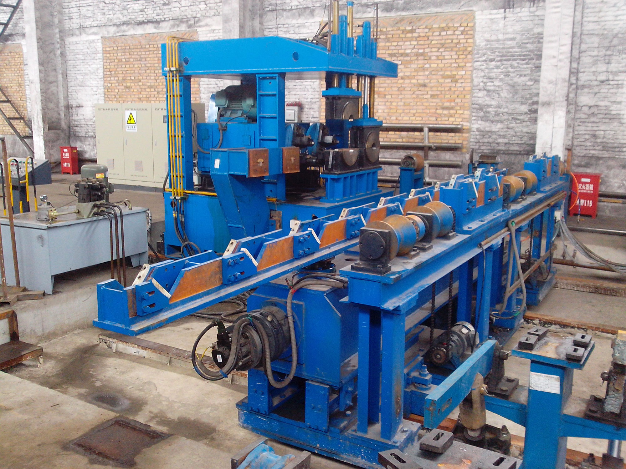 焊管輔助設(shè)備之焊管矯直機(jī)